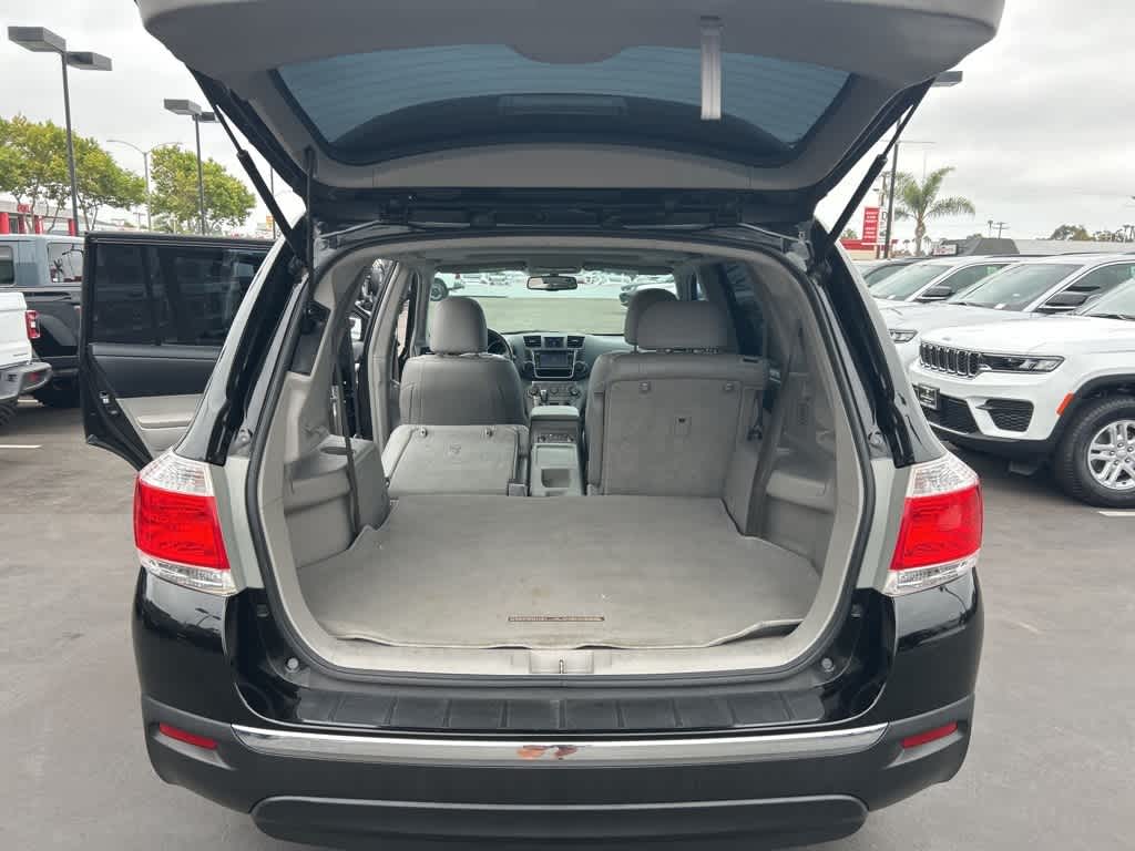Thumbnail: 2013 Toyota Highlander - 21