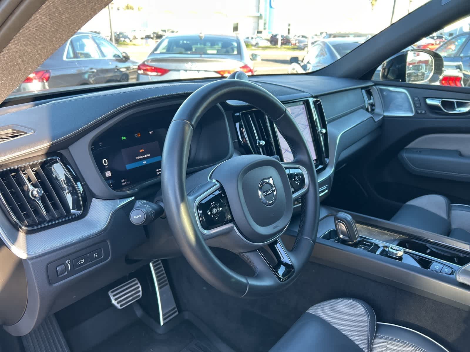 Thumbnail: 2022 Volvo XC60 - 23