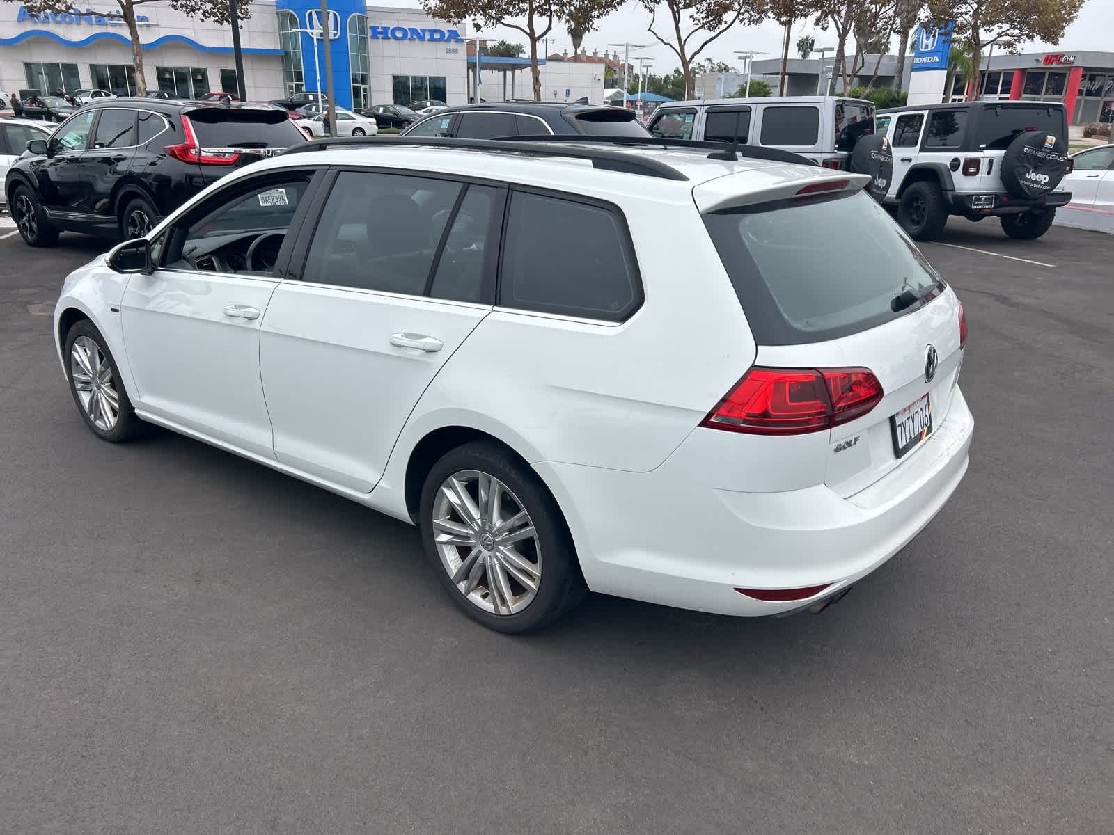 Thumbnail: 2016 Volkswagen e-Golf - 4