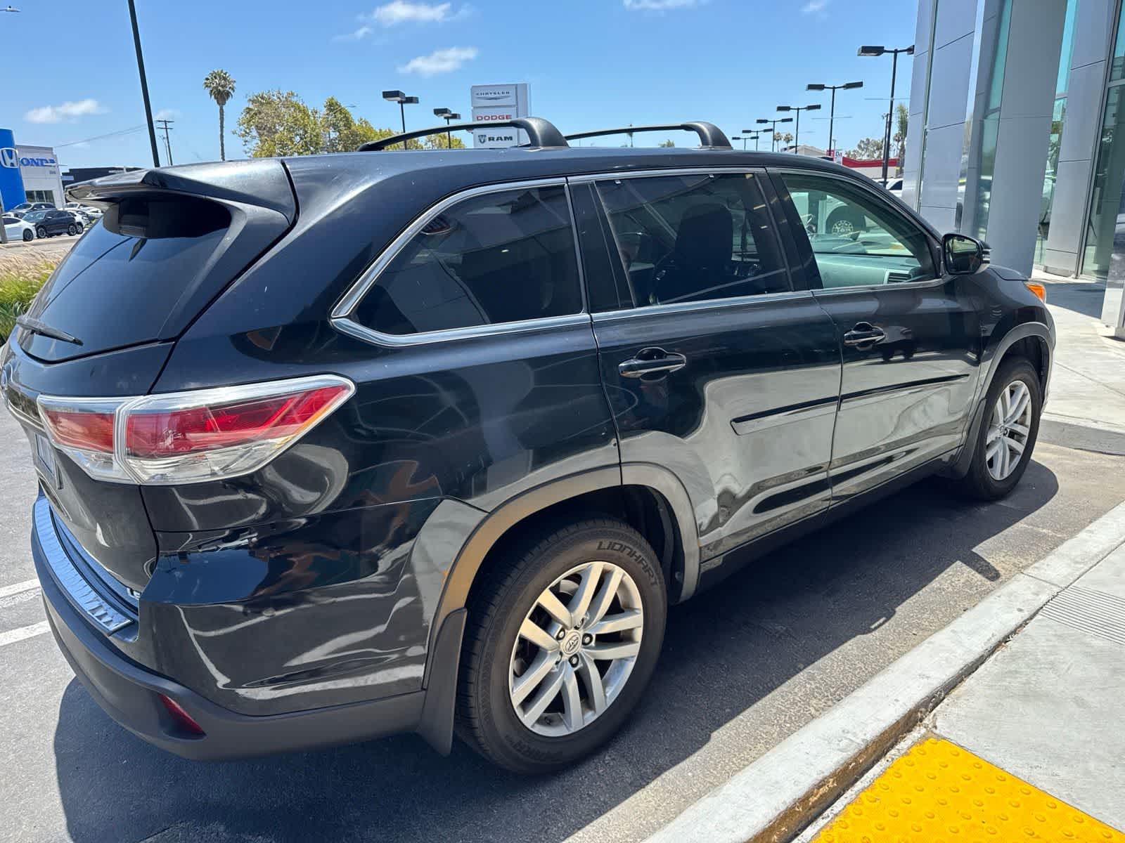 2015 Toyota Highlander LE -
                  Costa Mesa, CA