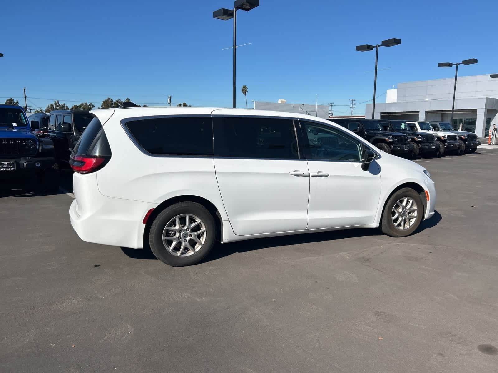 Thumbnail: 2024 Chrysler Pacifica - 5