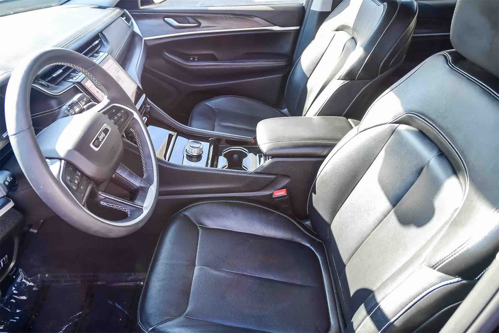 Thumbnail: 2023 Jeep Grand Cherokee - 17