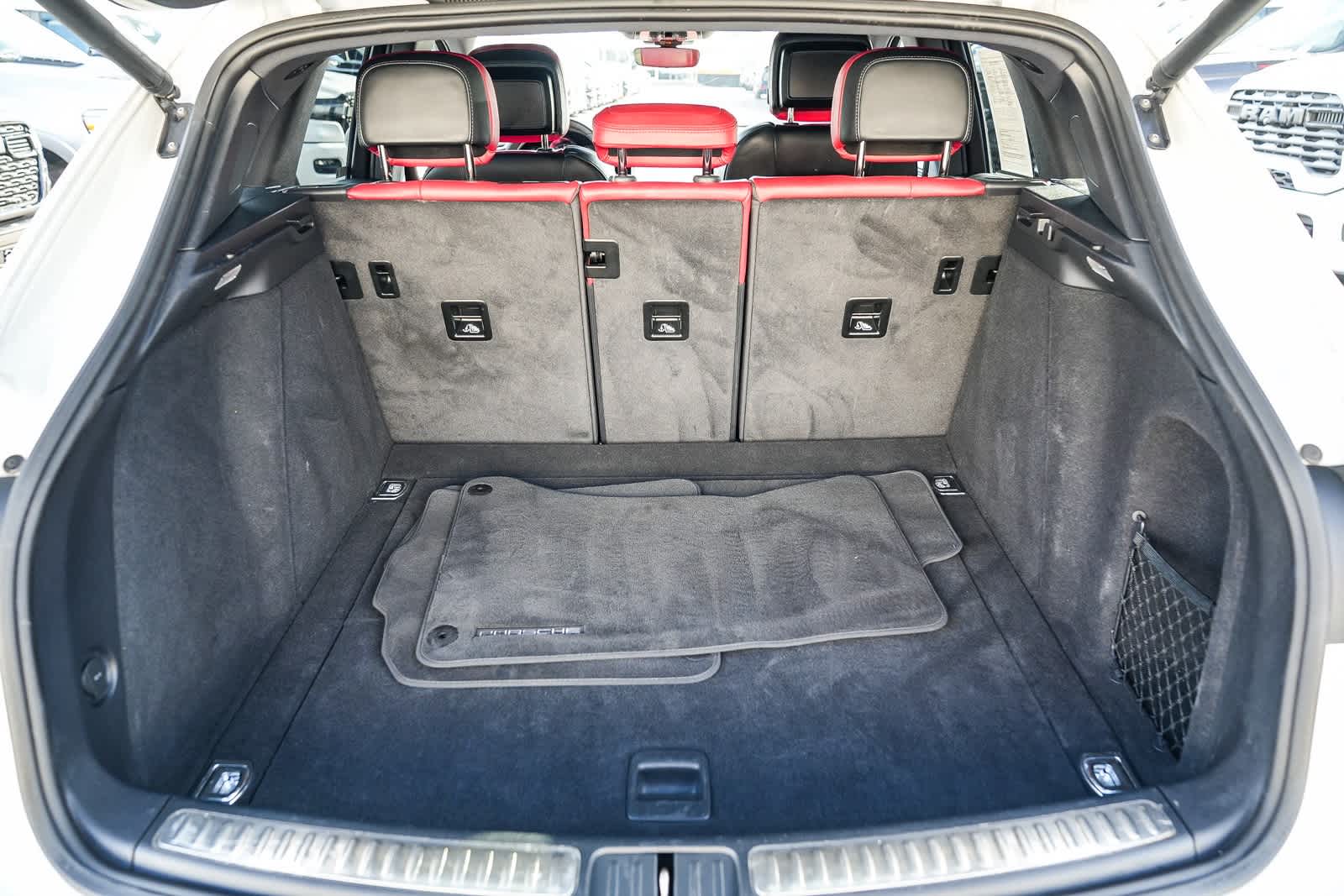 Thumbnail: 2023 Porsche Macan - 21