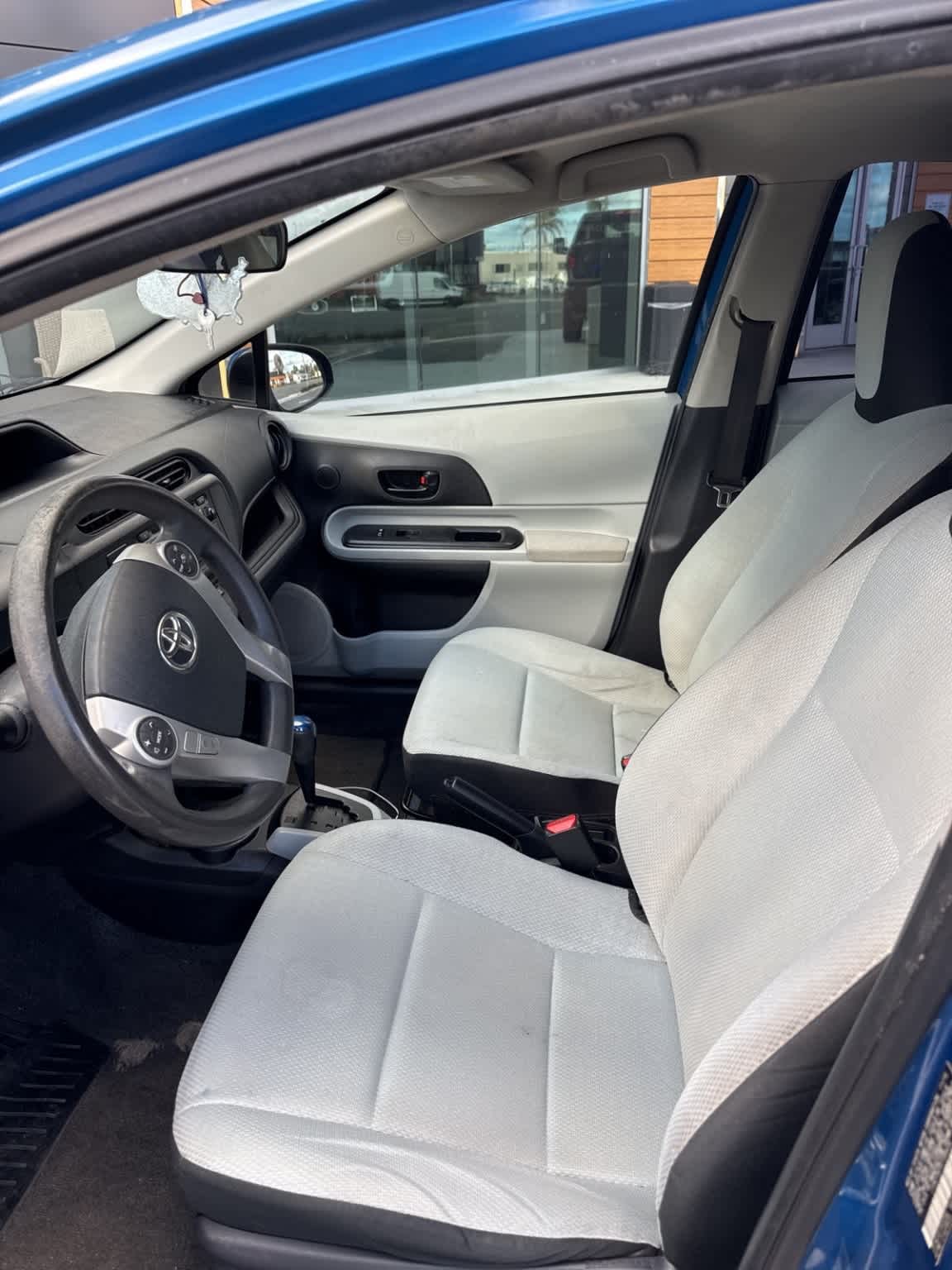 Thumbnail: 2014 Toyota Prius c - 3