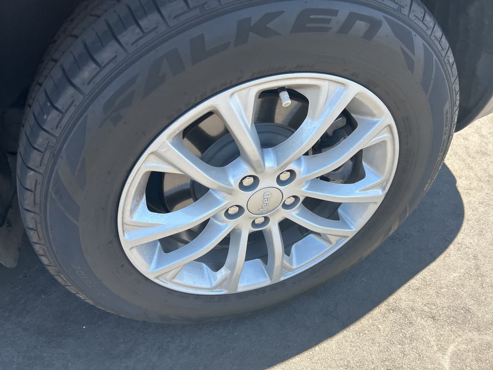 Thumbnail: 2022 Jeep Cherokee - 15