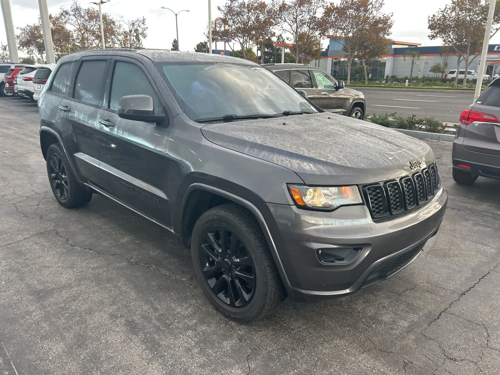 Thumbnail: 2017 Jeep Grand Cherokee - 7