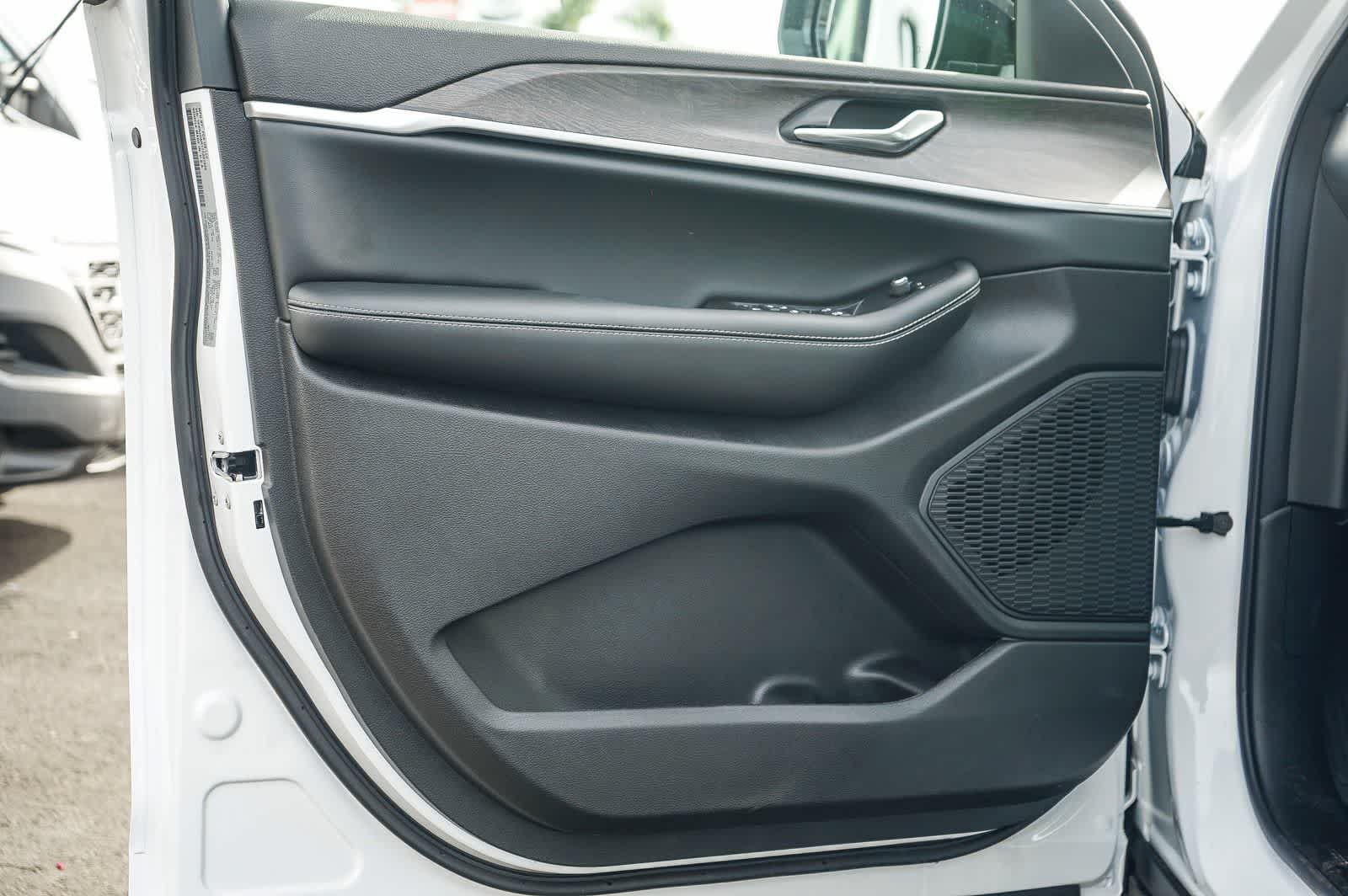 Thumbnail: 2026 Jeep Grand Cherokee - 21