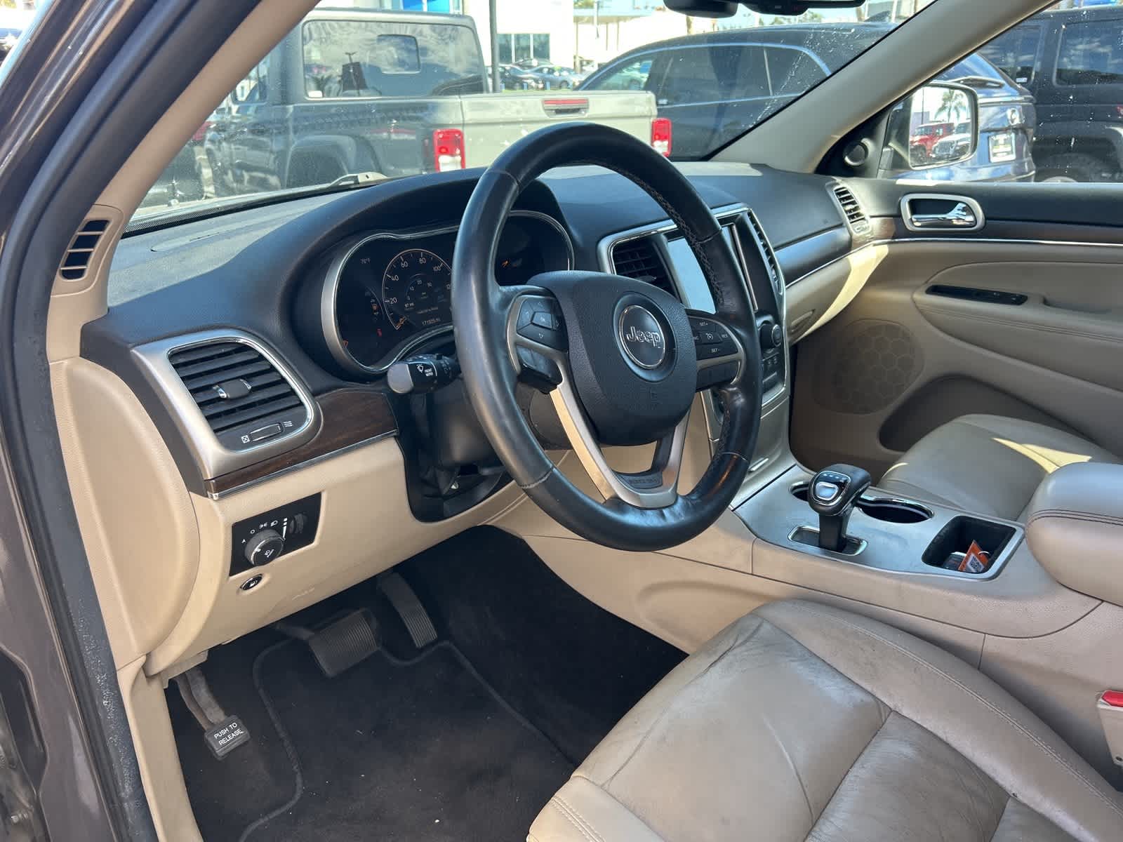 Thumbnail: 2015 Jeep Grand Cherokee - 21
