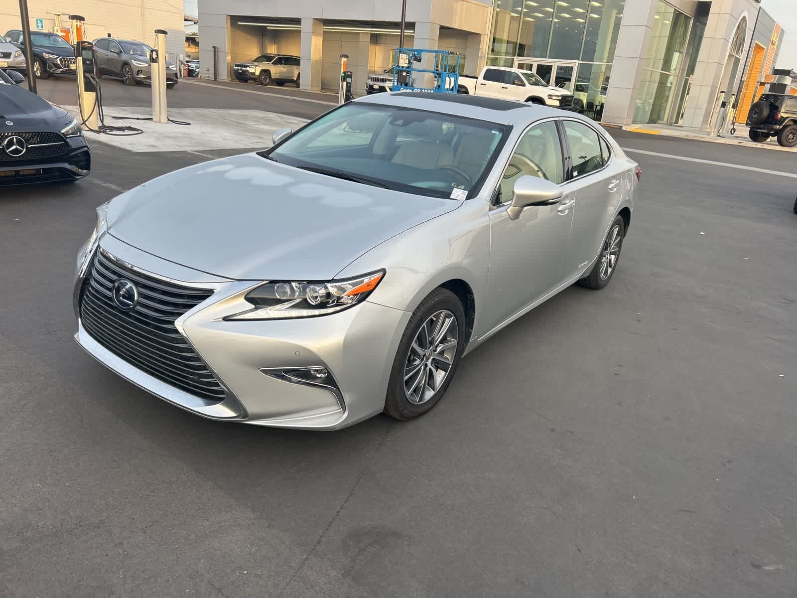 Thumbnail: 2016 Lexus ES - 2