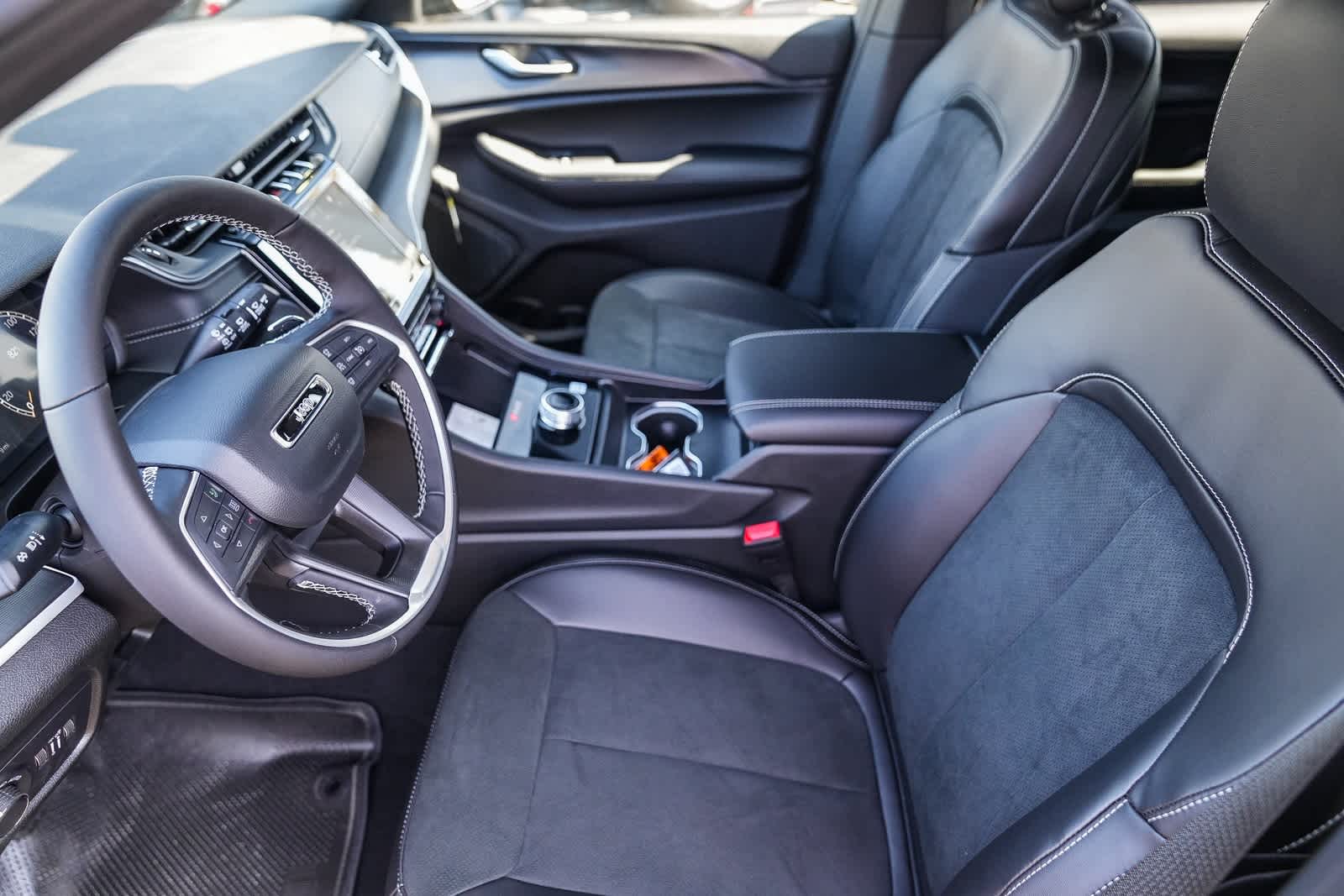 Thumbnail: 2025 Jeep Grand Cherokee L - 19