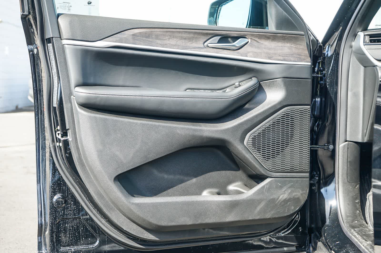 Thumbnail: 2026 Jeep Grand Cherokee - 21