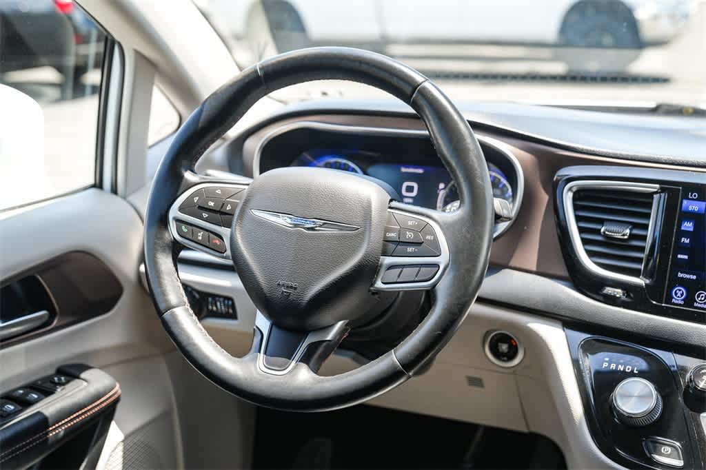 Thumbnail: 2017 Chrysler Pacifica - 24