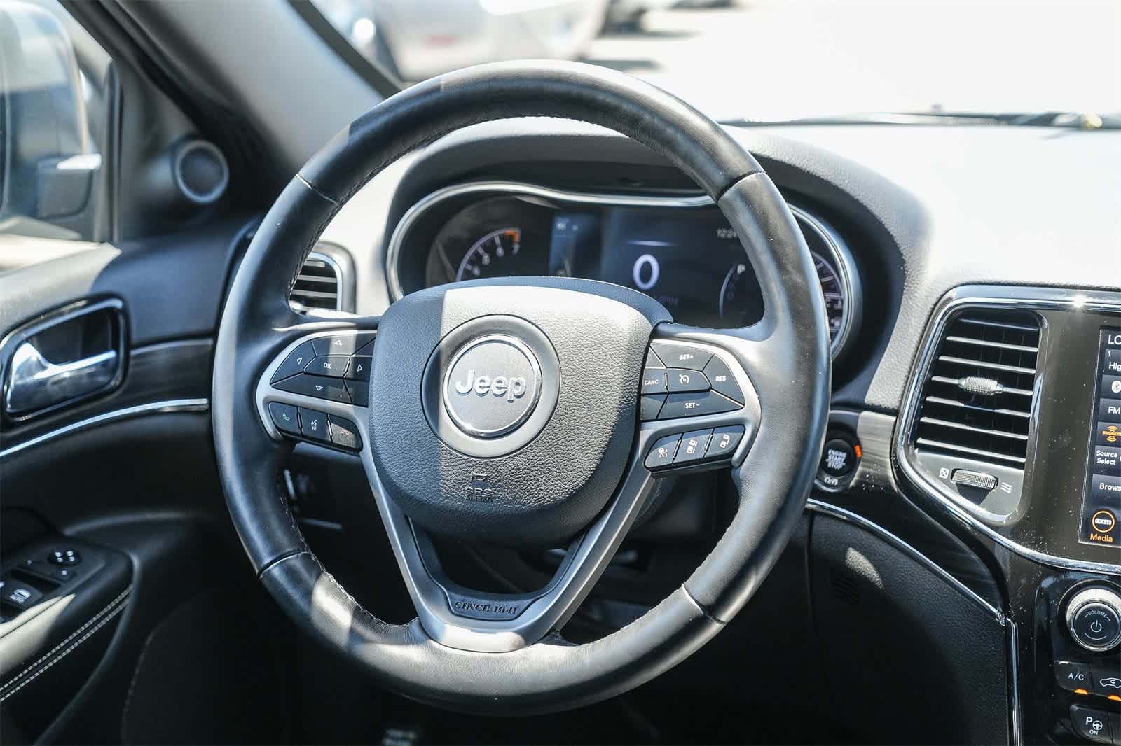 Thumbnail: 2021 Jeep Grand Cherokee - 14