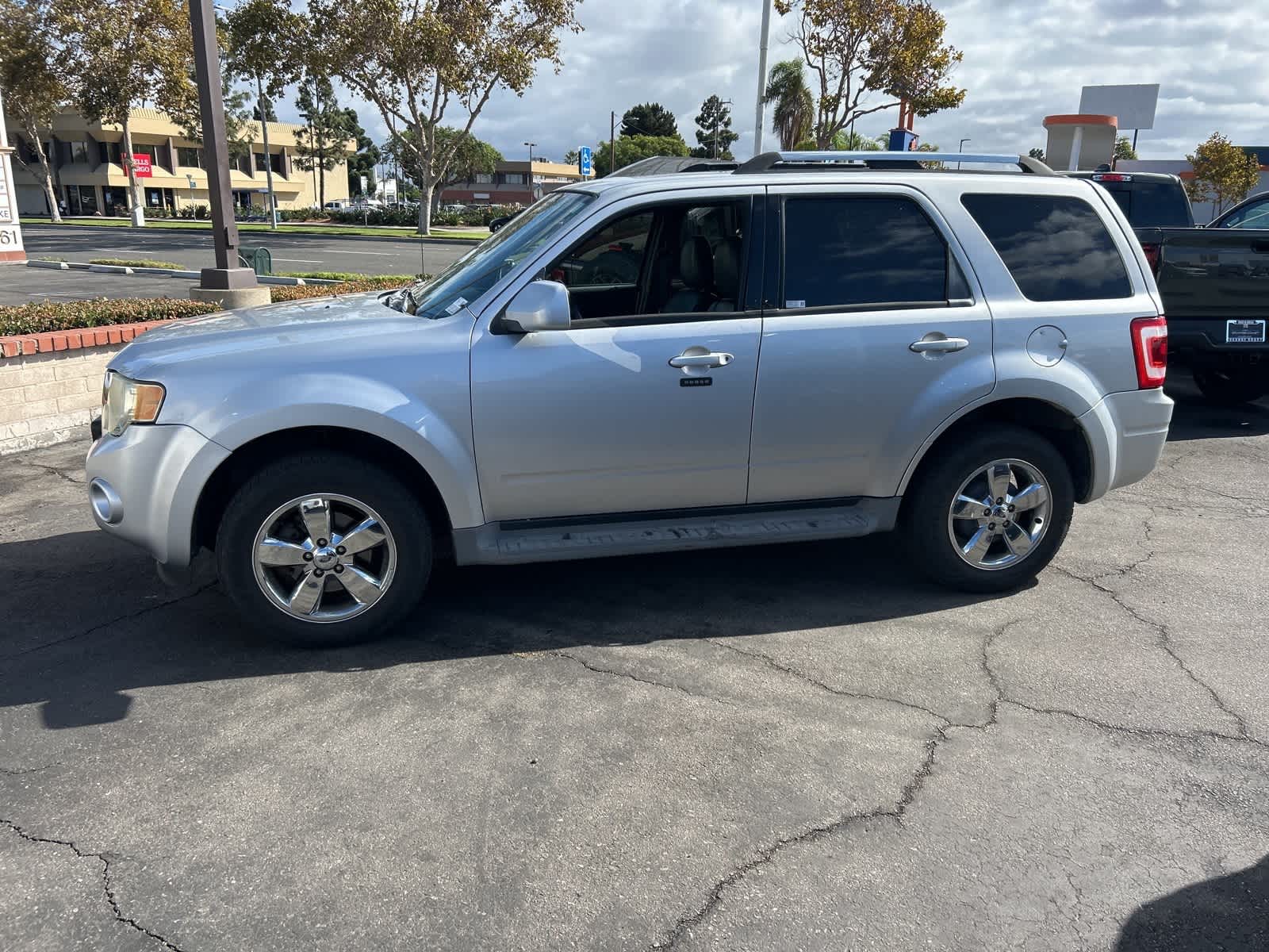 Thumbnail: 2010 Ford Escape - 3