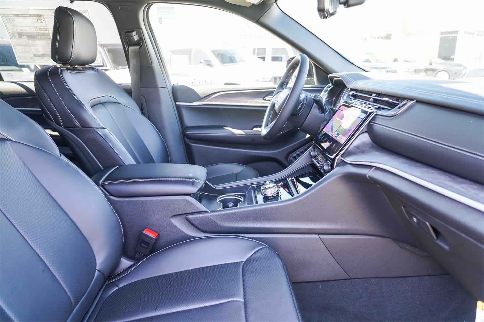 Thumbnail: 2025 Jeep Grand Cherokee L - 19