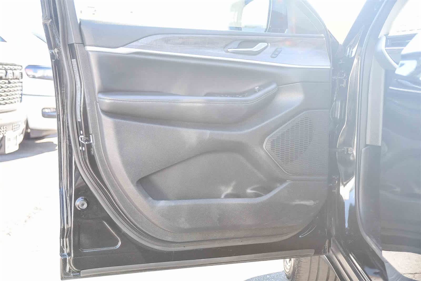 Thumbnail: 2023 Jeep Grand Cherokee - 19