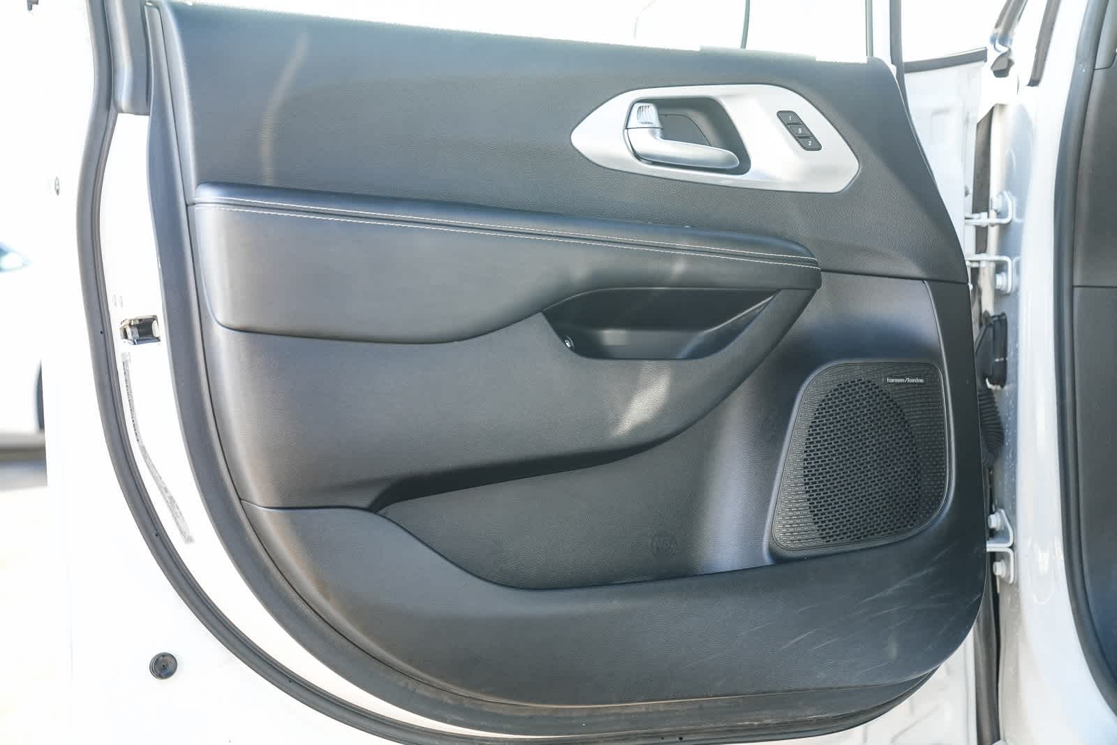 Thumbnail: 2020 Chrysler Pacifica - 16