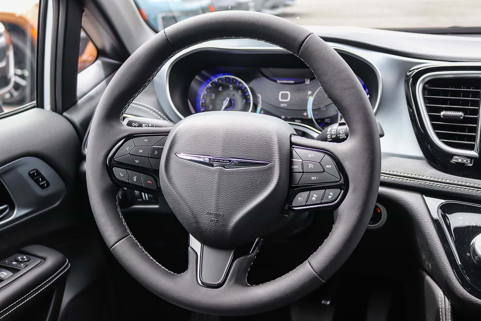 Thumbnail: 2026 Chrysler Pacifica - 17