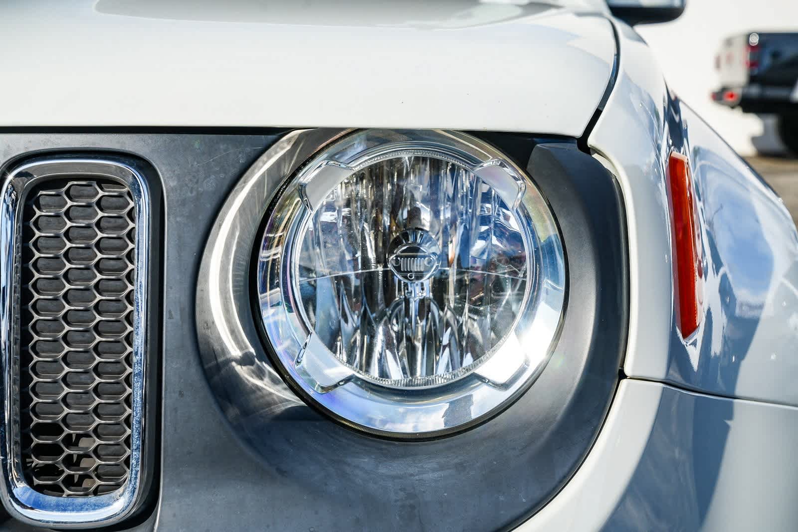 Thumbnail: 2015 Jeep Renegade - 8