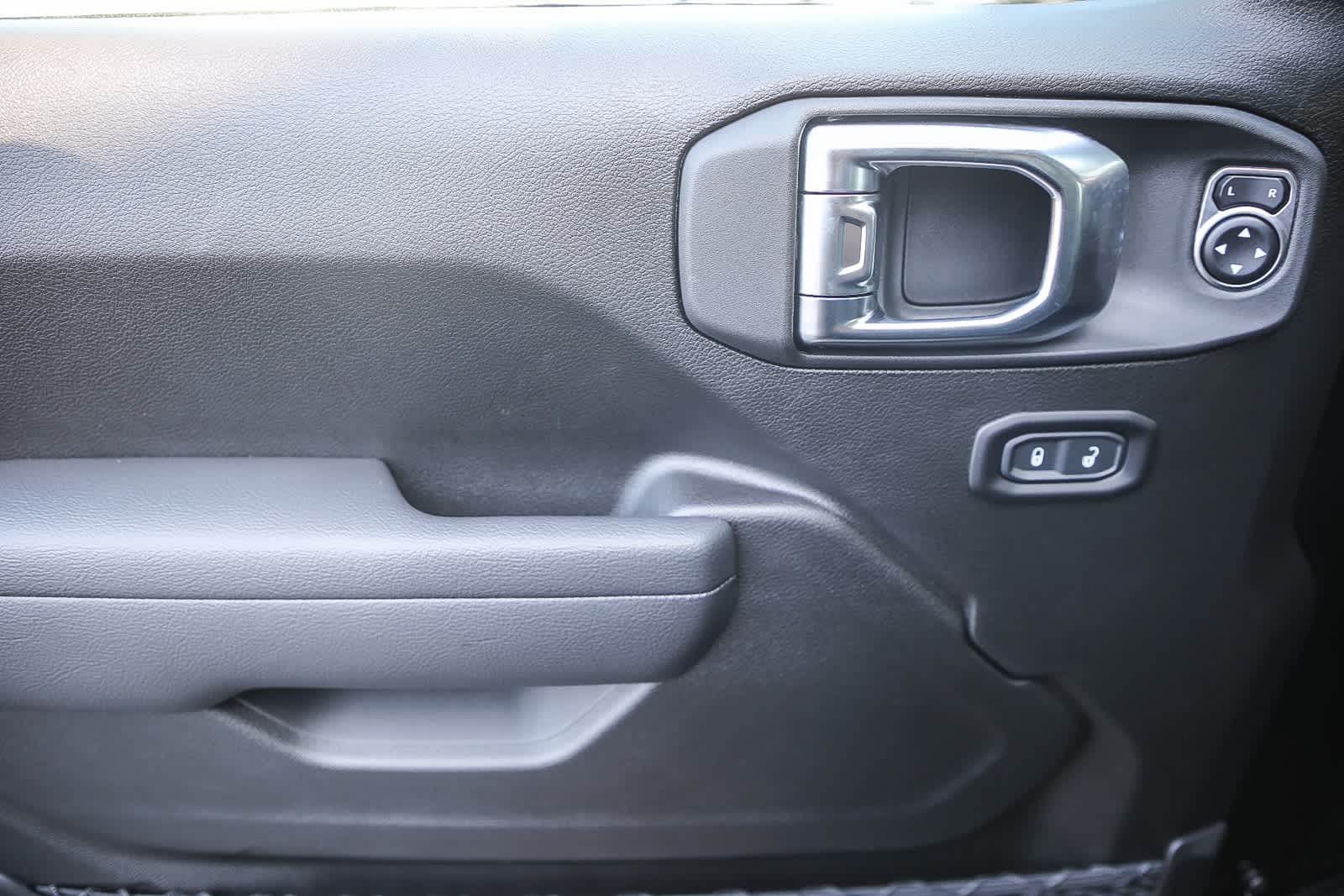 Thumbnail: 2025 Jeep Wrangler - 21