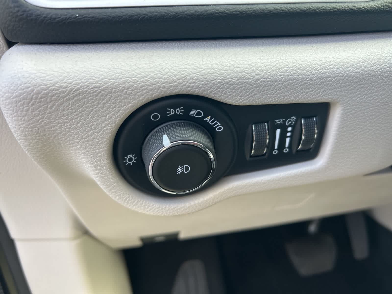 Thumbnail: 2023 Chrysler Pacifica - 22