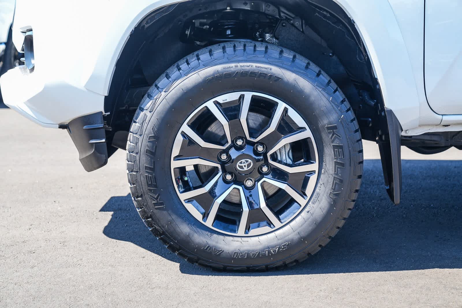 Thumbnail: 2022 Toyota Tacoma - 9