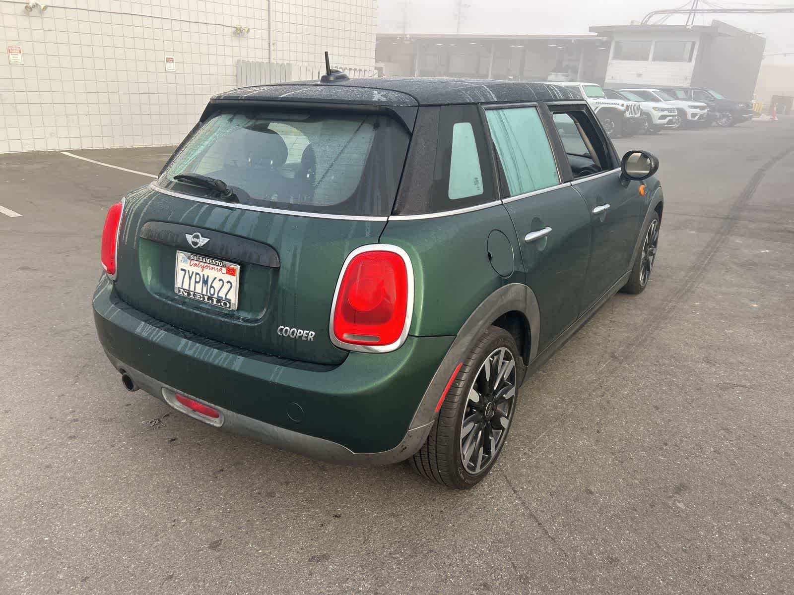 Thumbnail: 2017 MINI Cooper Hardtop - 7