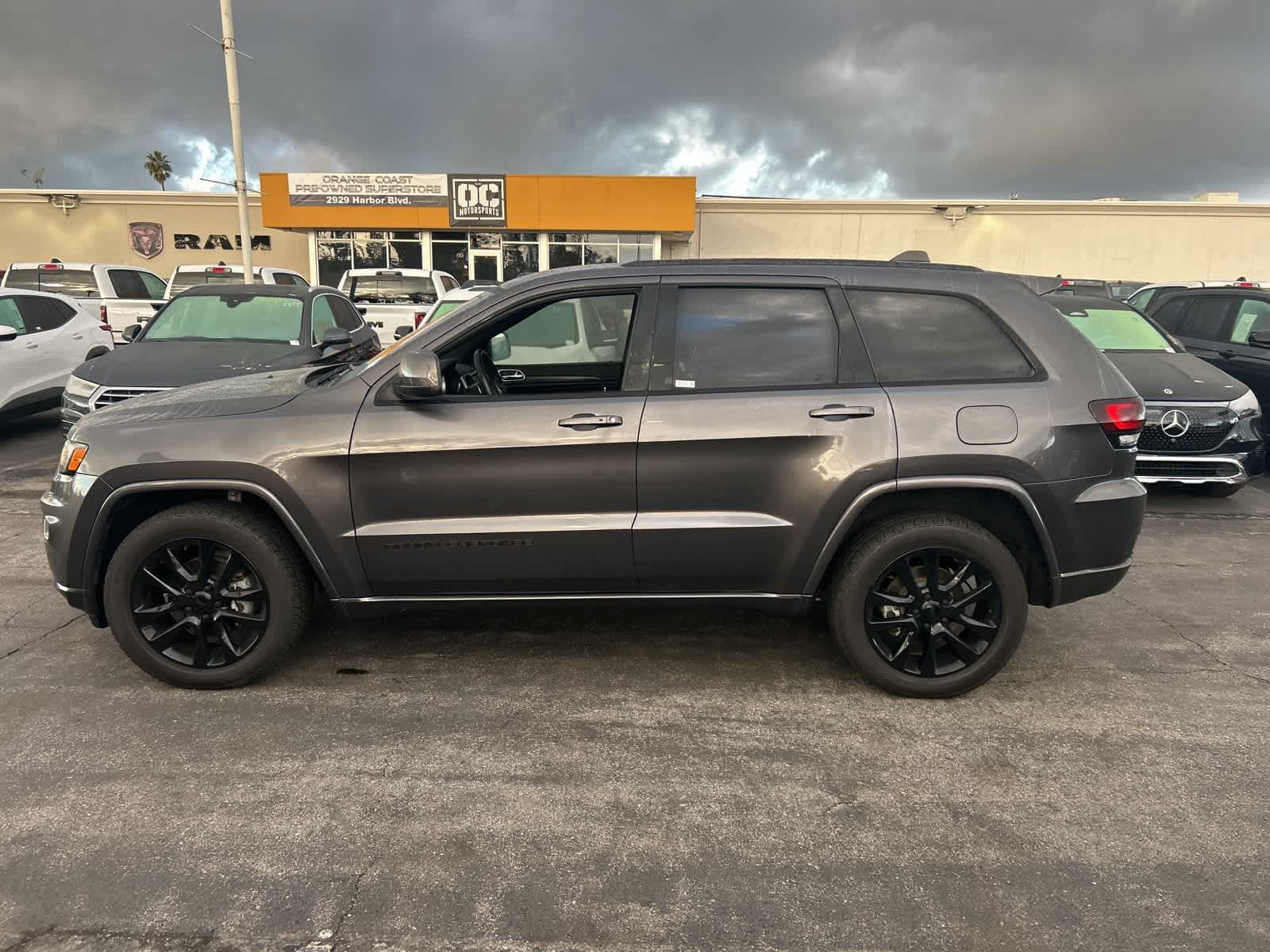 Thumbnail: 2017 Jeep Grand Cherokee - 3