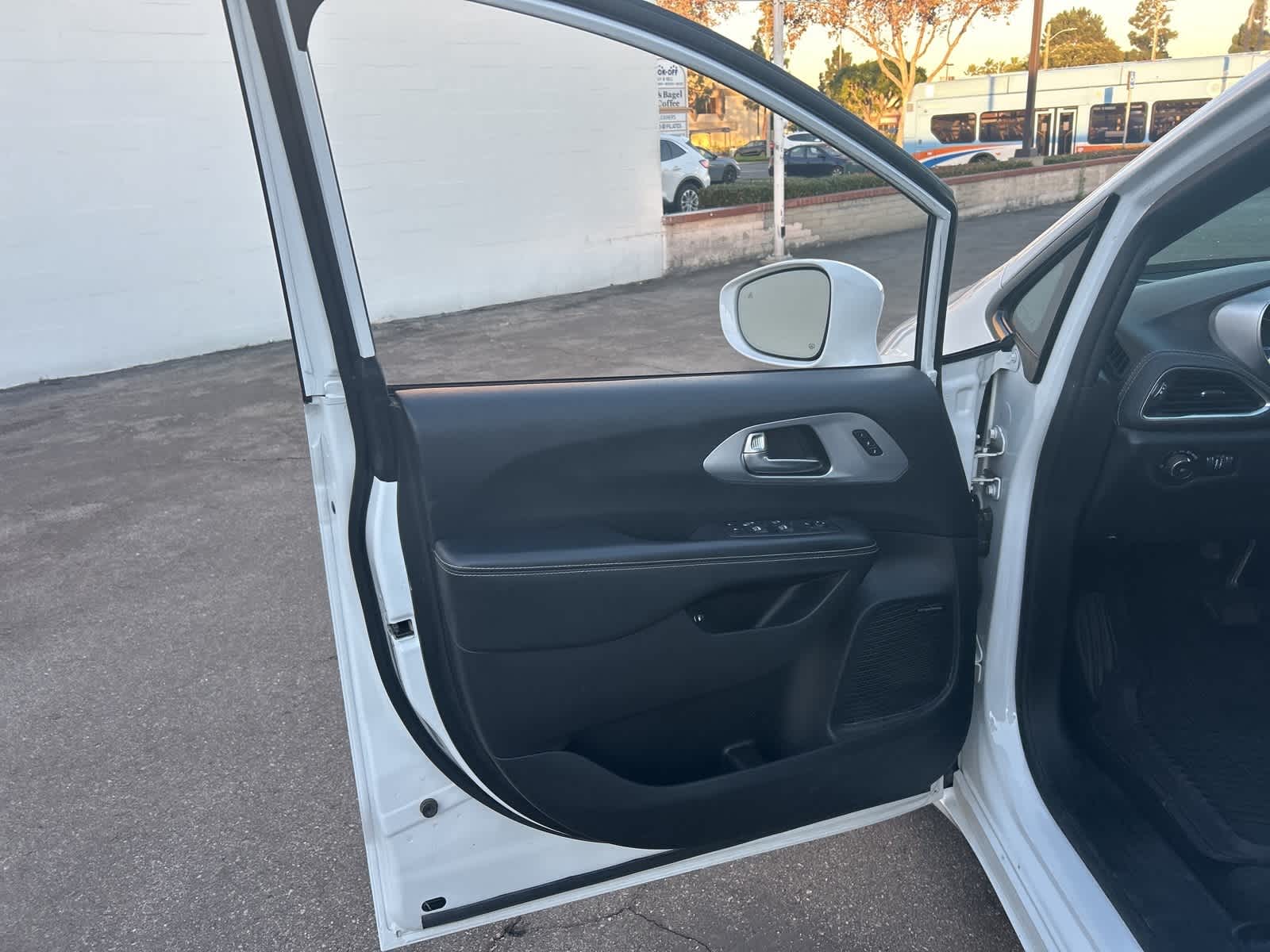 Thumbnail: 2020 Chrysler Pacifica - 22