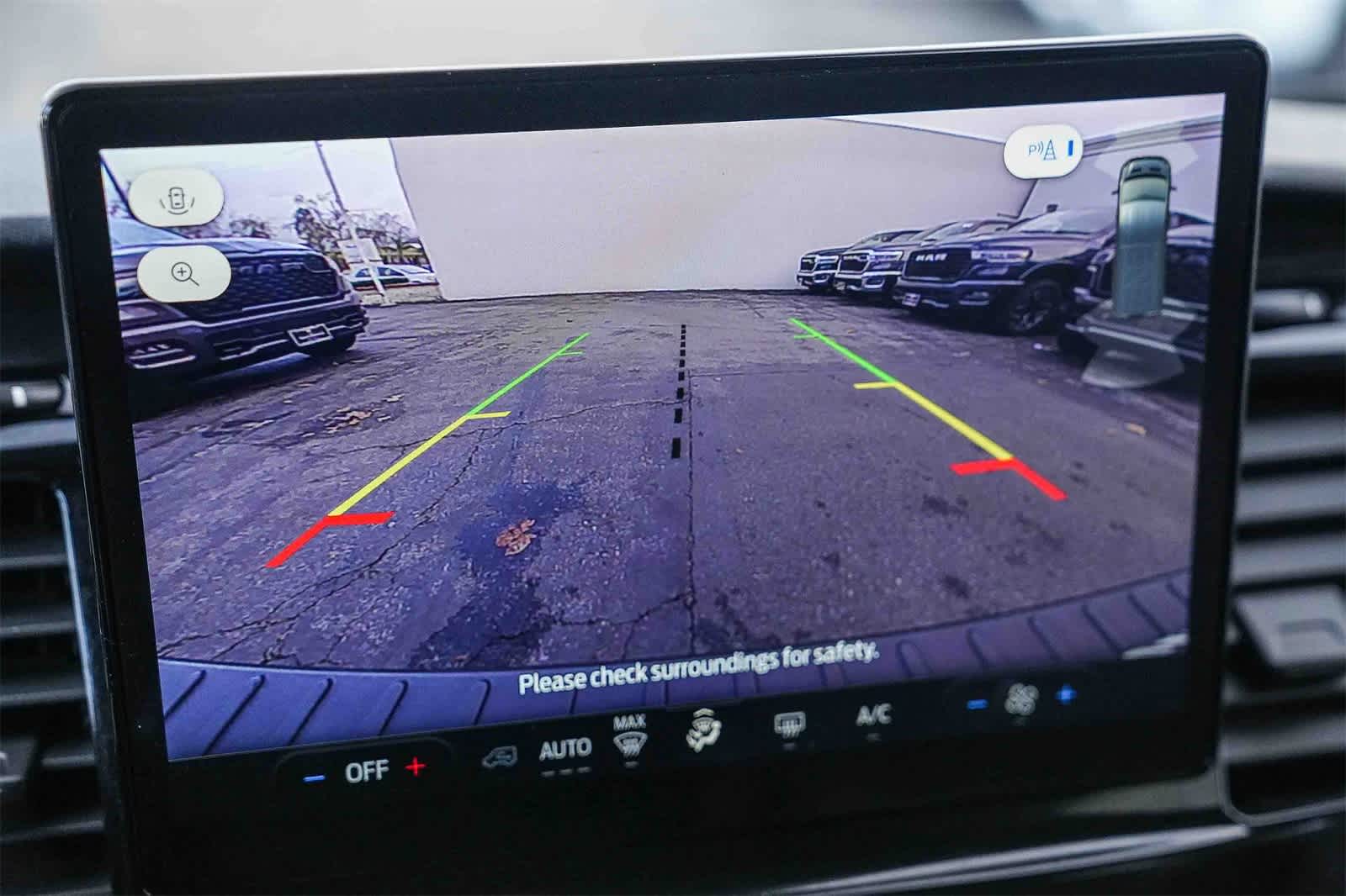 Thumbnail: 2023 Ford Econoline - 24