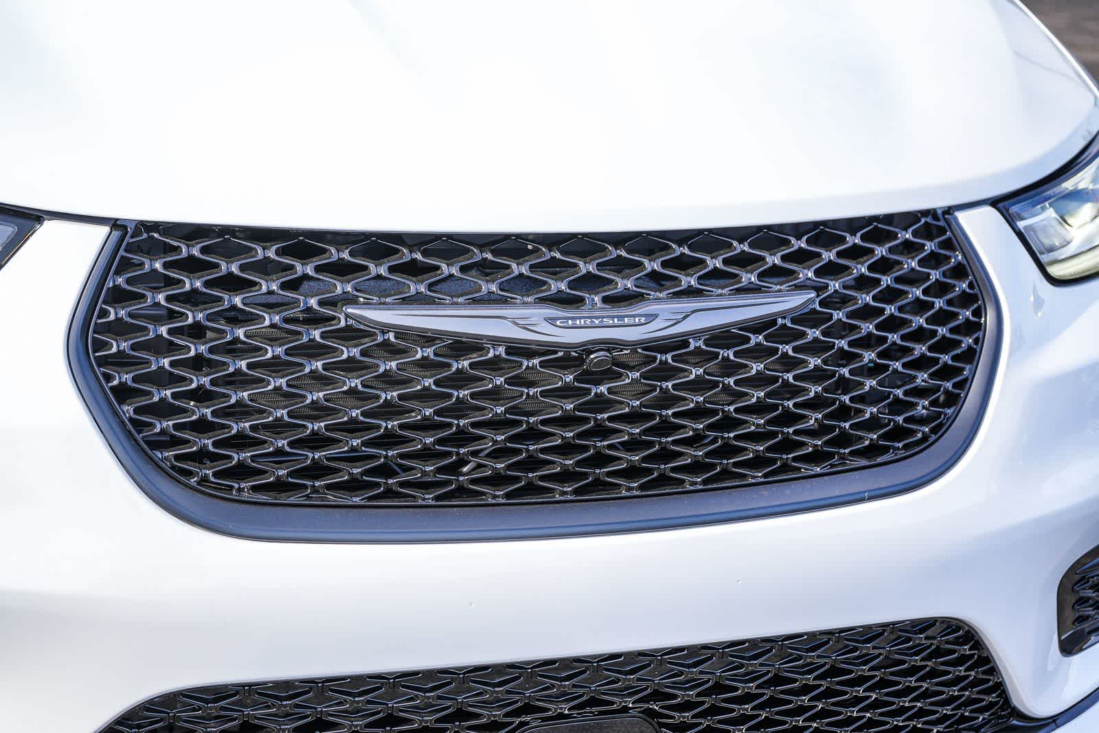 Thumbnail: 2026 Chrysler Pacifica - 5