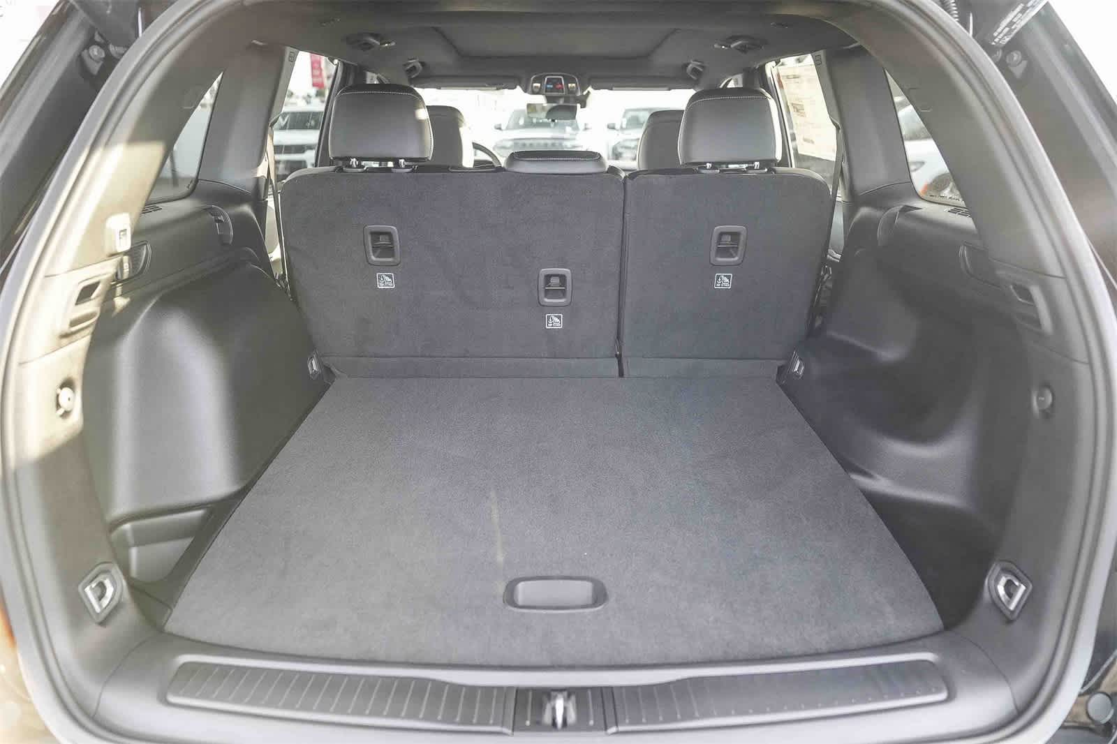 Thumbnail: 2025 Jeep Grand Cherokee - 25