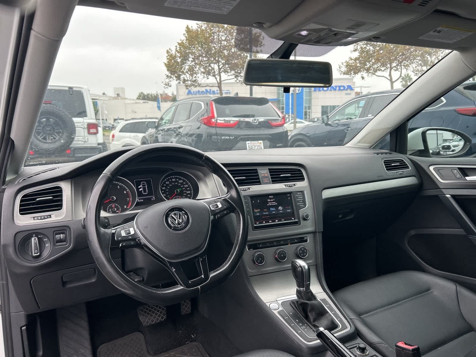 Thumbnail: 2016 Volkswagen e-Golf - 27
