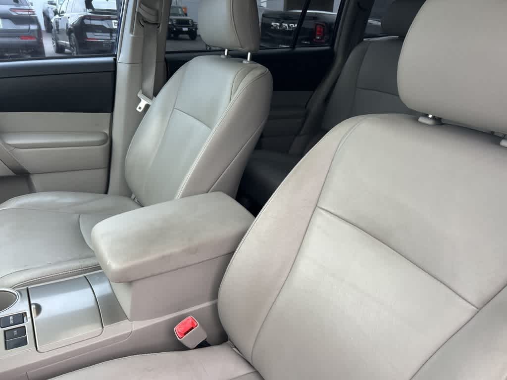 Thumbnail: 2013 Toyota Highlander - 17