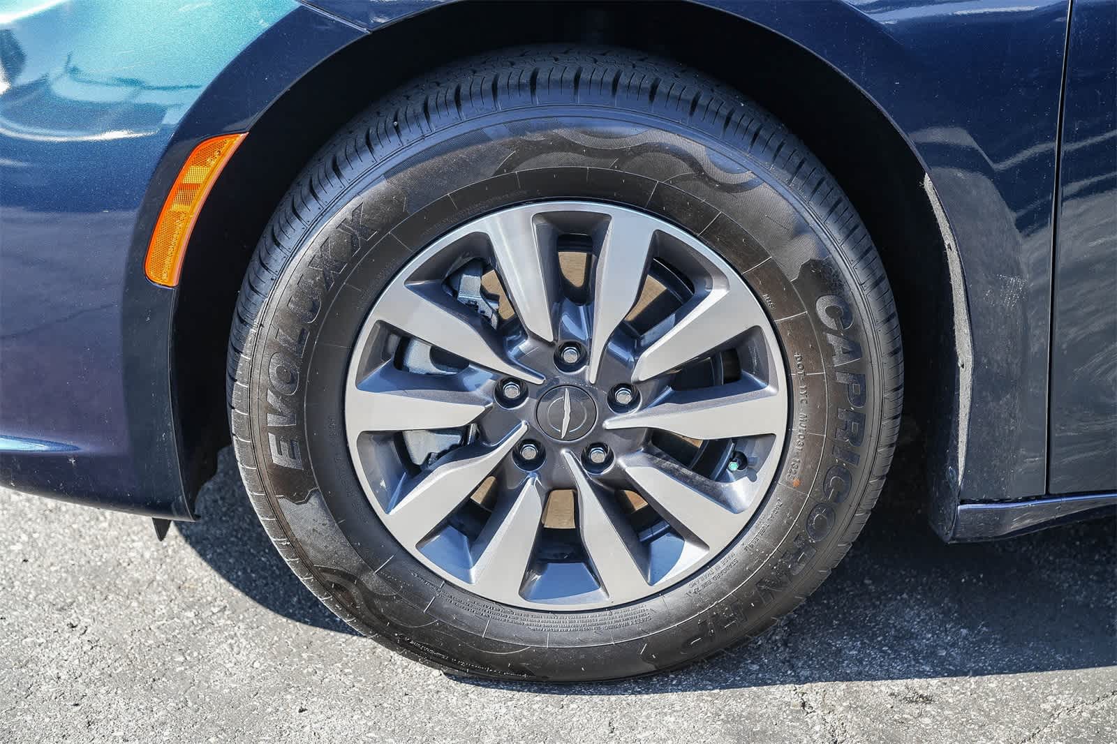 Thumbnail: 2022 Chrysler Pacifica - 9