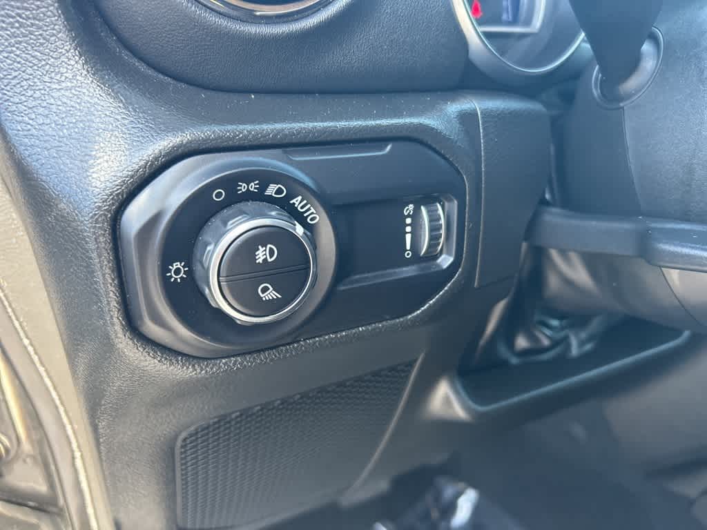 2023 Jeep Gladiator Overland 28