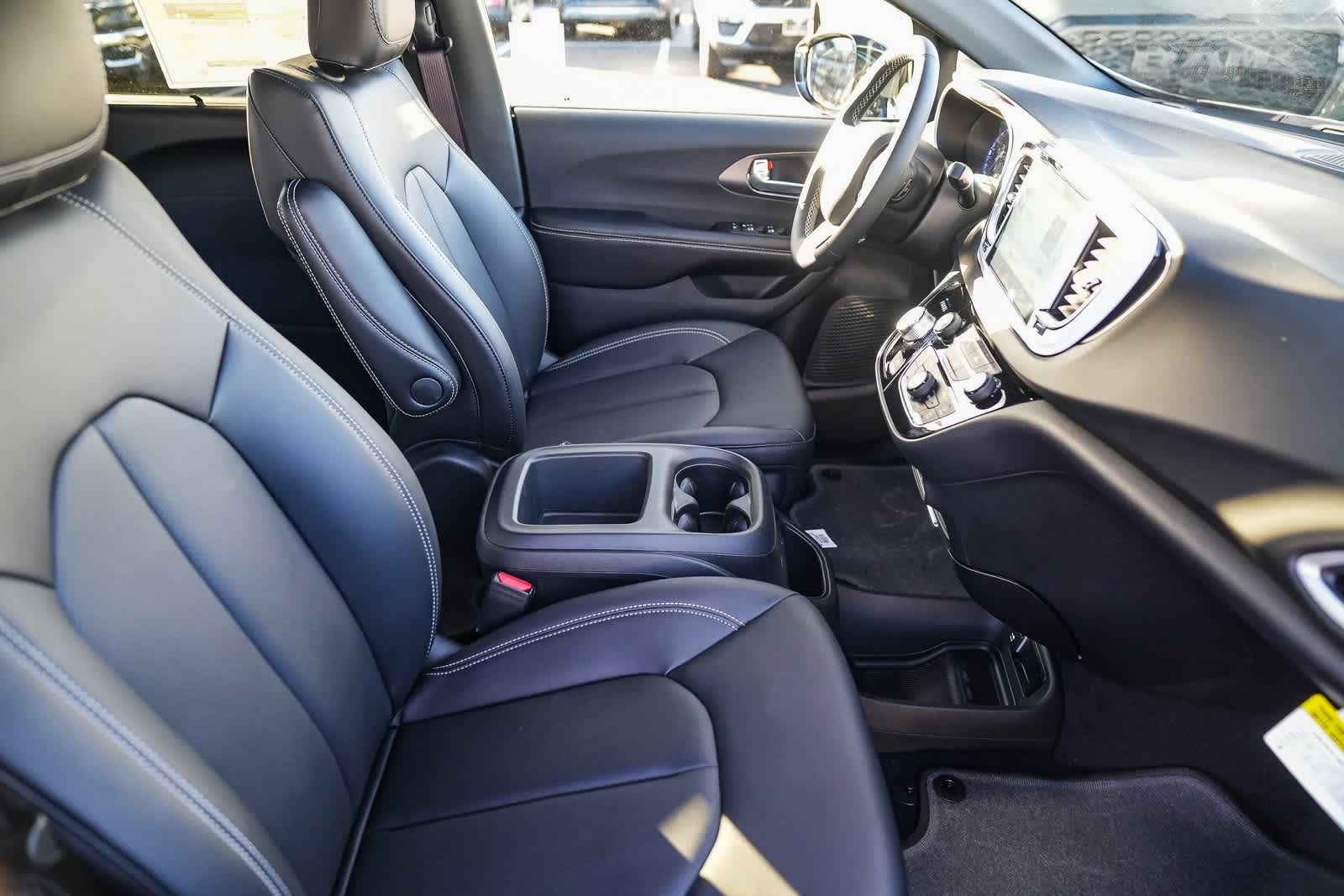 Thumbnail: 2026 Chrysler Voyager - 17