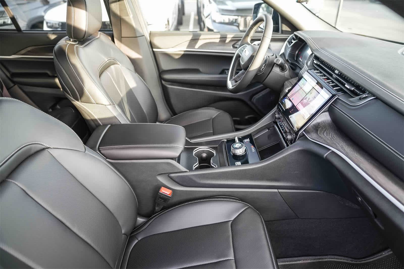 Thumbnail: 2025 Jeep Grand Cherokee - 16