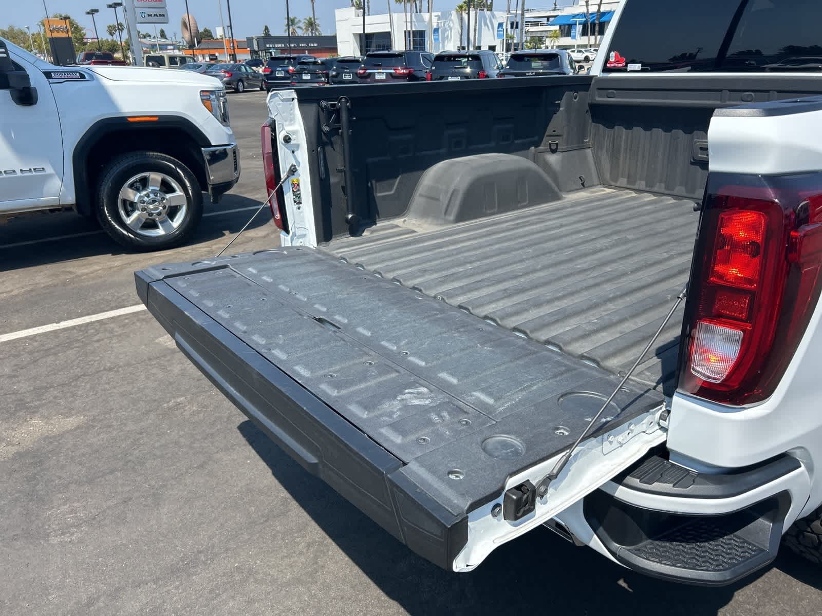 Thumbnail: 2024 GMC Sierra 1500 - 21