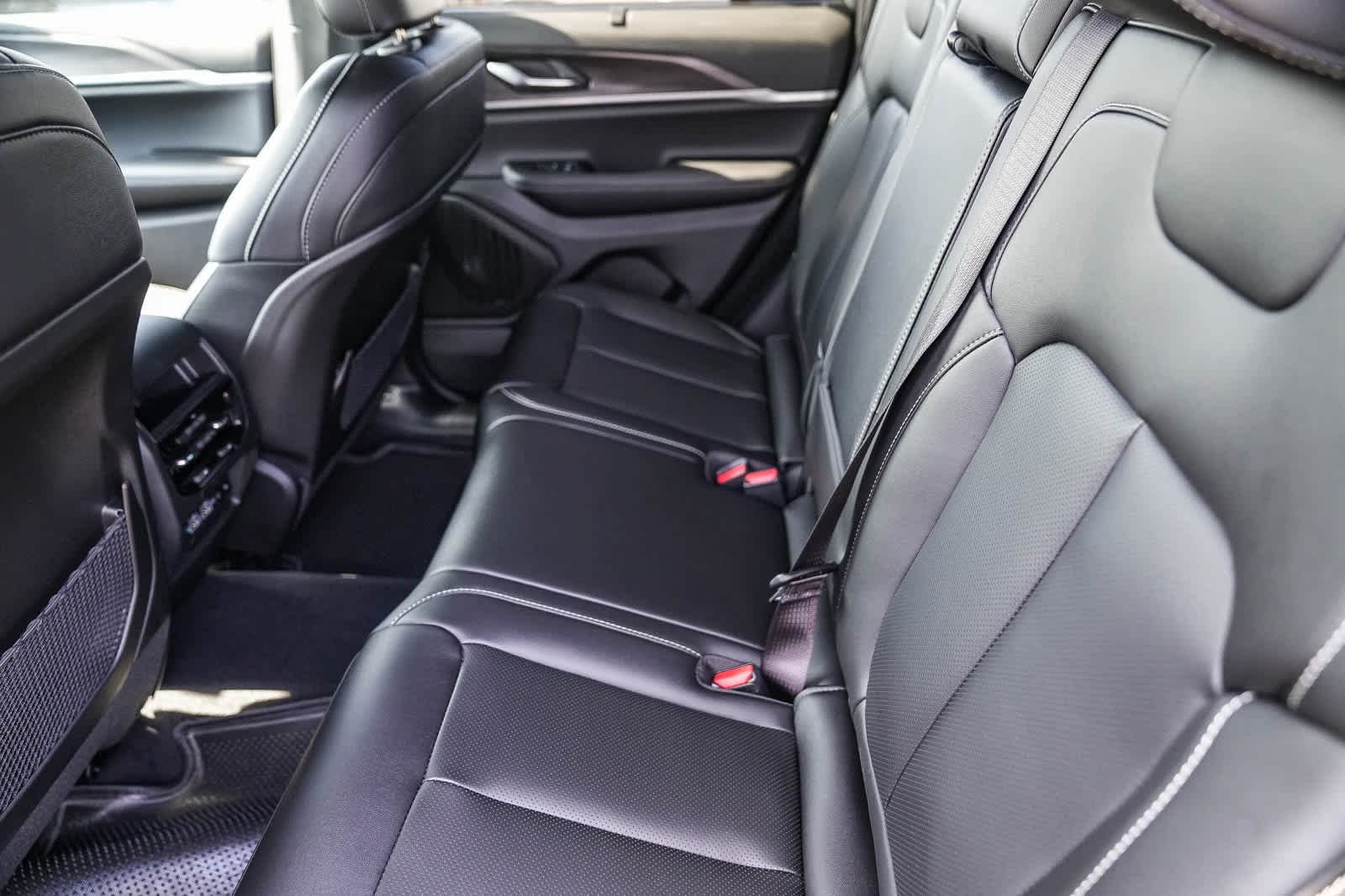 Thumbnail: 2025 Jeep Grand Cherokee - 18