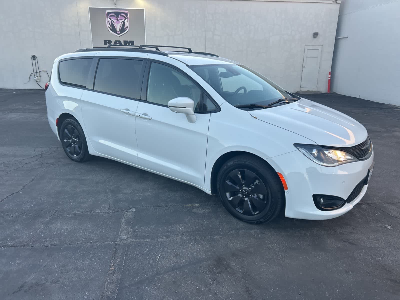 Thumbnail: 2020 Chrysler Pacifica - 9