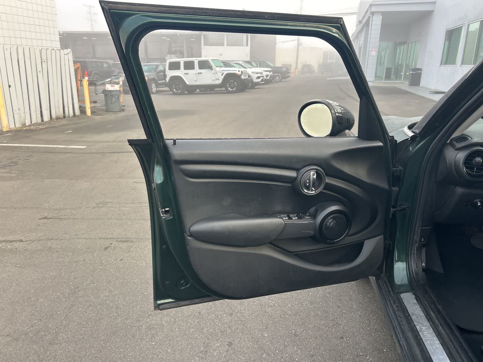 Thumbnail: 2017 MINI Cooper Hardtop - 19