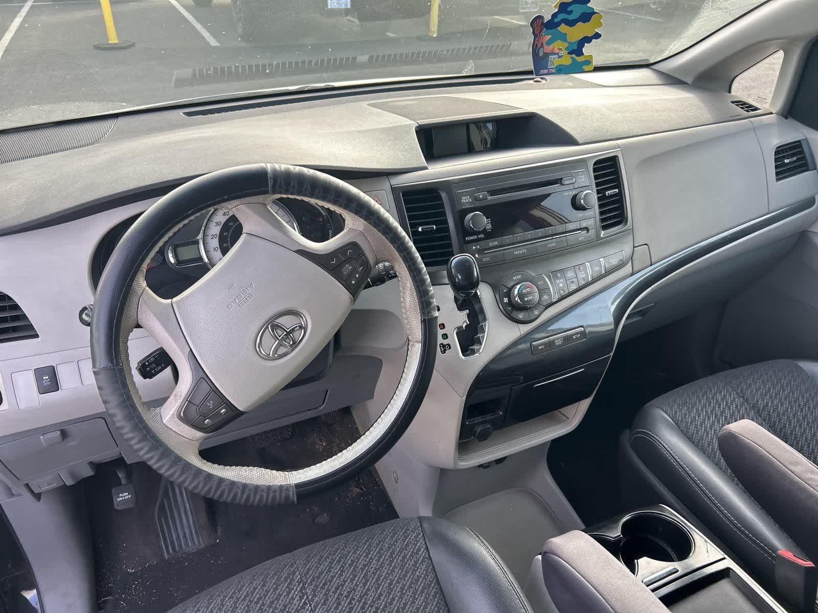 Thumbnail: 2011 Toyota Sienna - 14