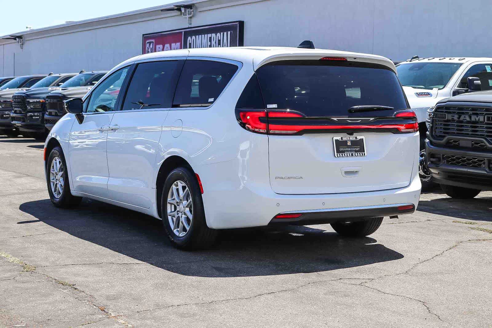 Thumbnail: 2027 Chrysler Pacifica - 6