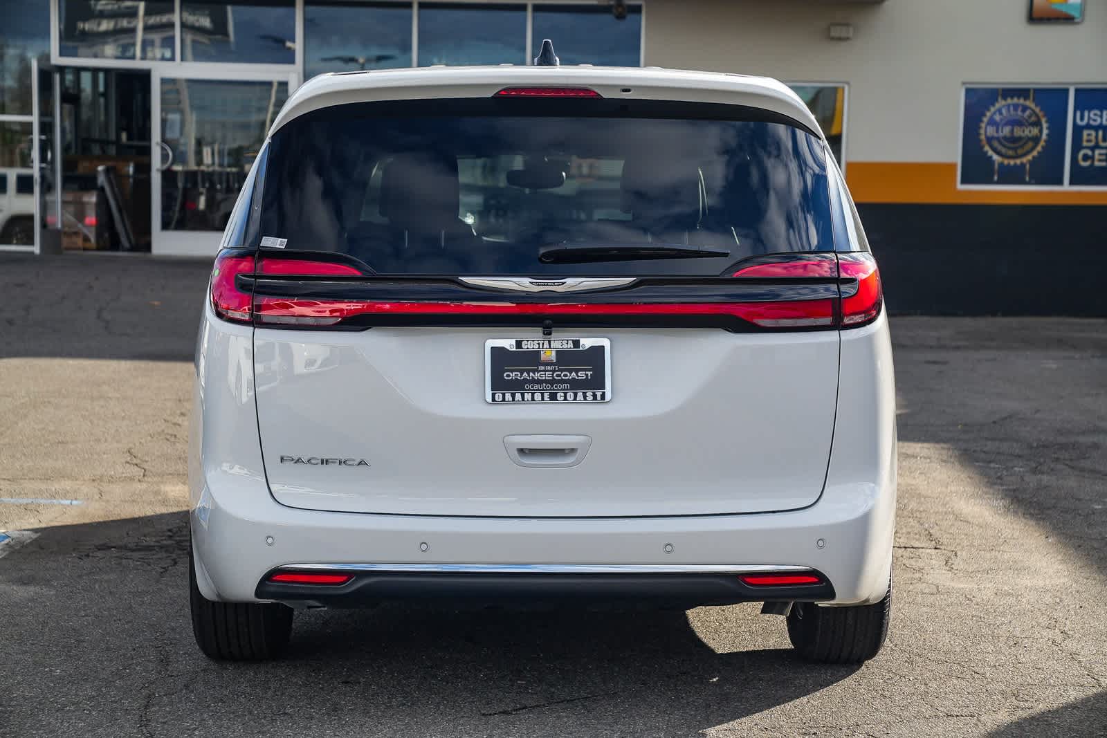 Thumbnail: 2026 Chrysler Pacifica - 5