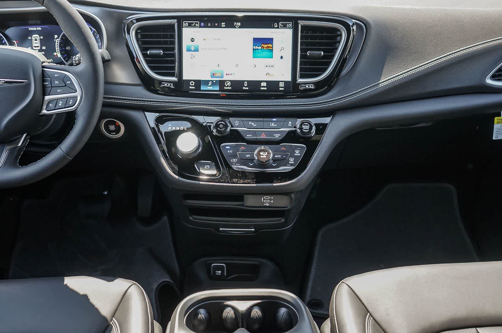 Thumbnail: 2026 Chrysler Pacifica - 14