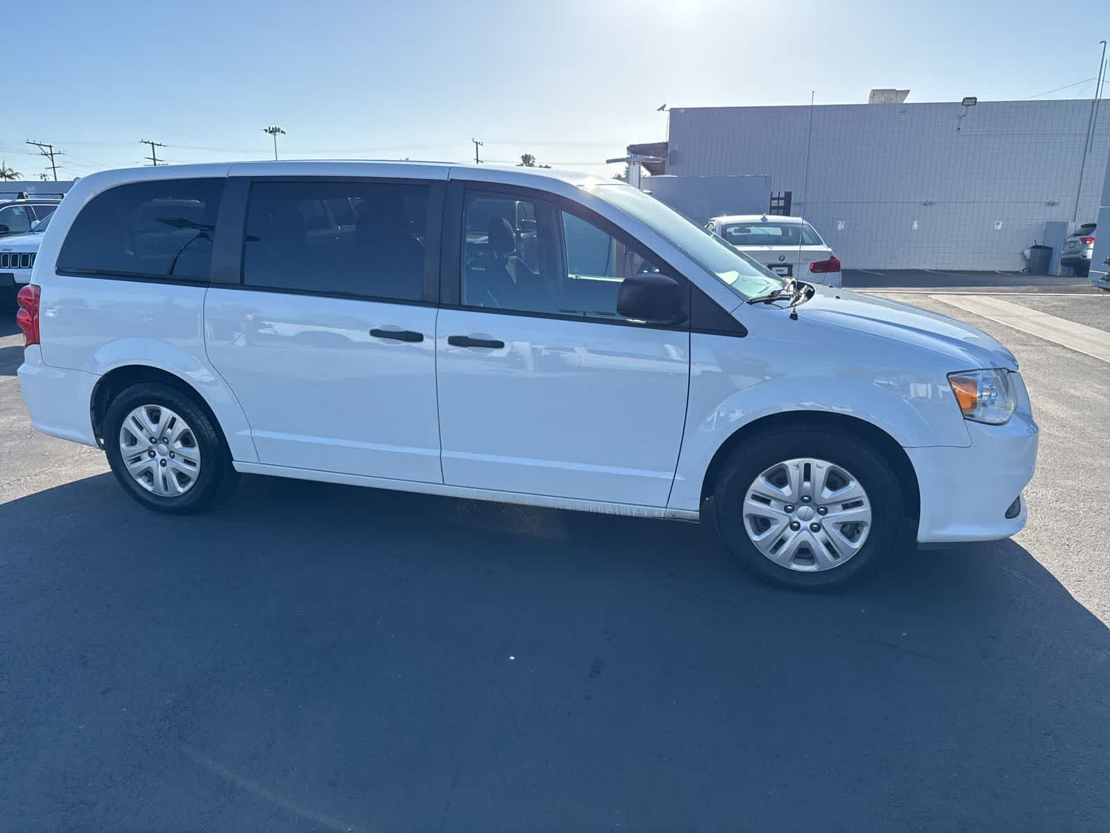 Thumbnail: 2019 Dodge Grand Caravan - 3
