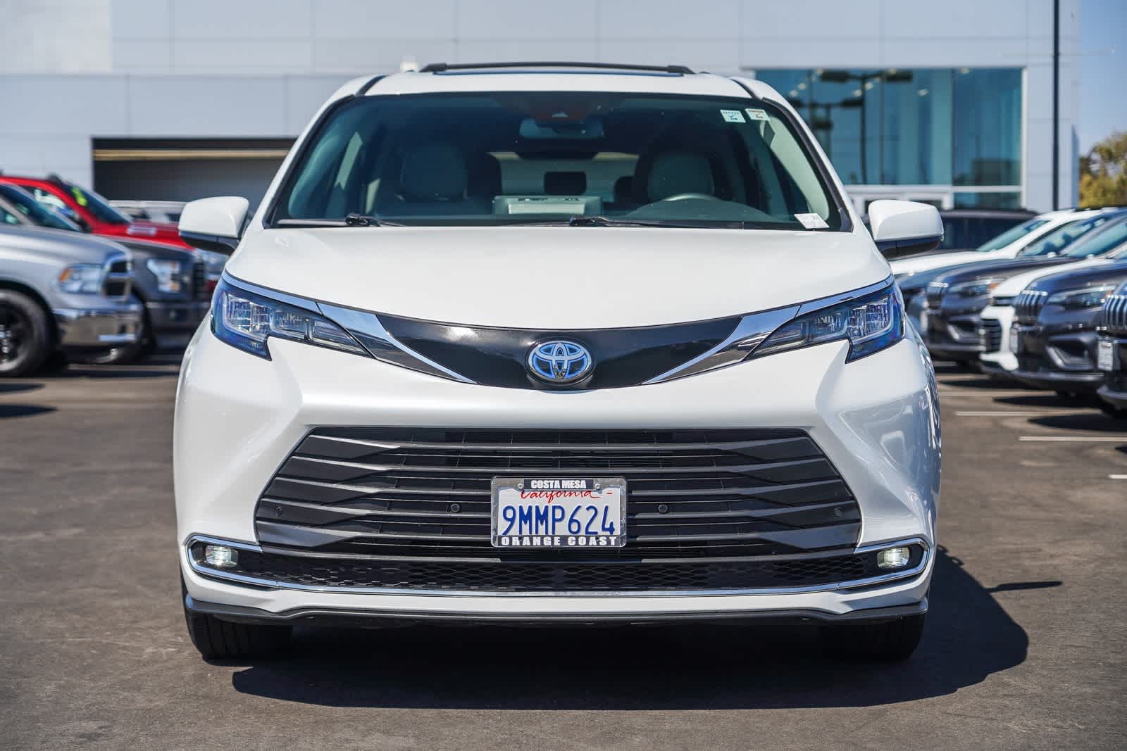 Thumbnail: 2022 Toyota Sienna - 4