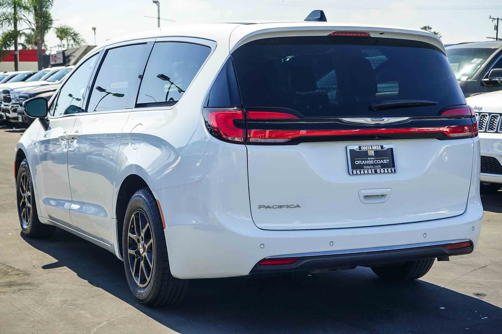 Thumbnail: 2024 Chrysler Pacifica - 6