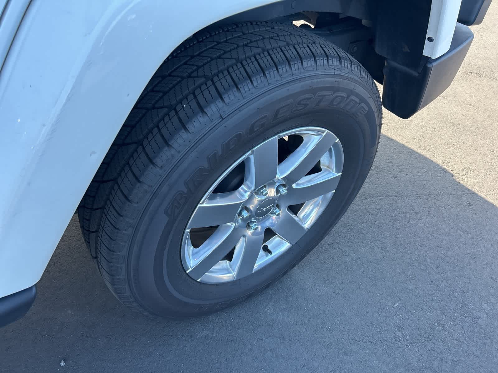 Thumbnail: 2015 Jeep Wrangler - 15